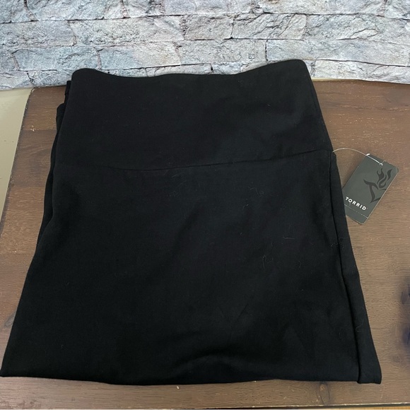 Torrid Black Stretch Pencil skirt 4 - Picture 3 of 4